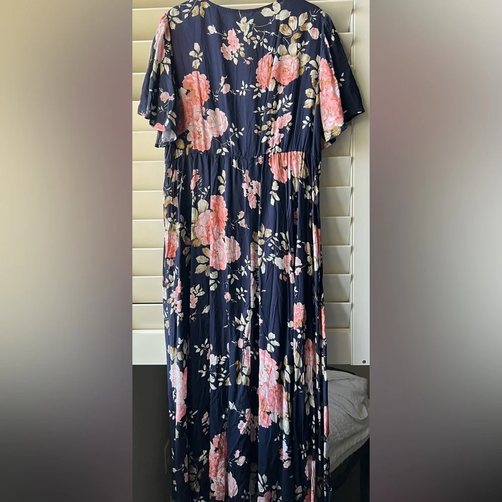 BLOOMCHIC - NWT - 14-16 - Navy/Pink/Ivory -
Maxi Dress - Picture 12 of 12